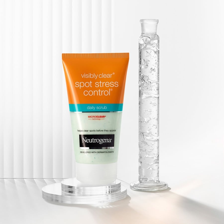 NEUTROGENA VISIBLY CLEAR SCRUB SPOT